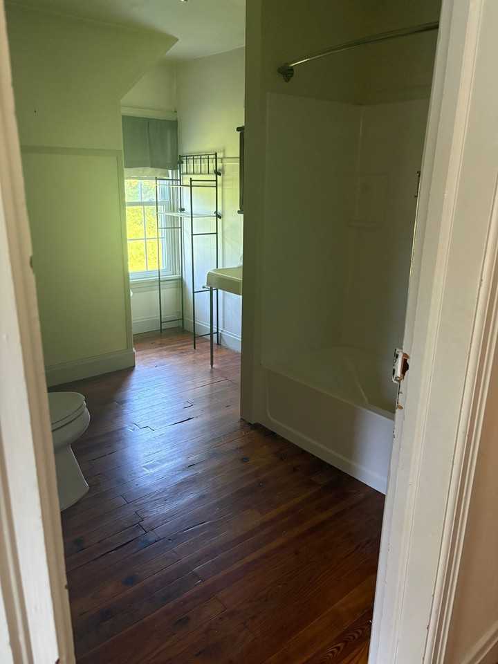 403 Old Ferry Rd - Photo 3 of 7