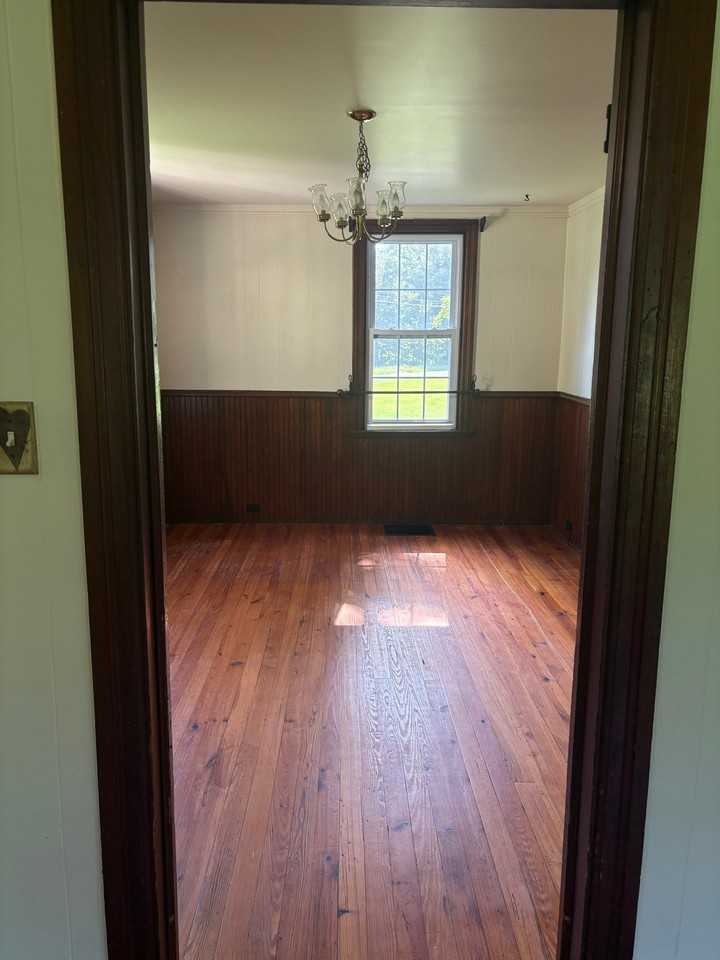403 Old Ferry Rd - Photo 4 of 7