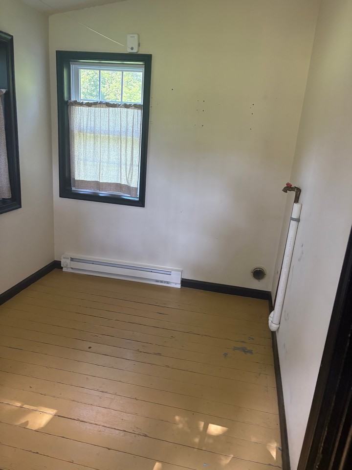 403 Old Ferry Rd - Photo 6 of 7