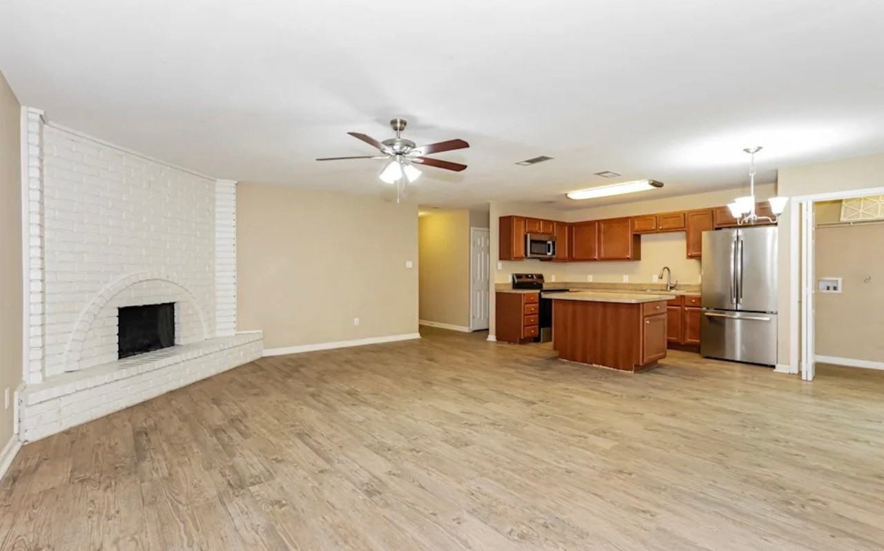 2309 Tallowood Ct - Photo 2 of 10