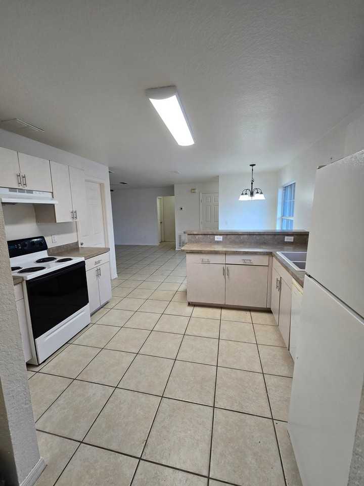 76 Willow Rd - Photo 5 of 9