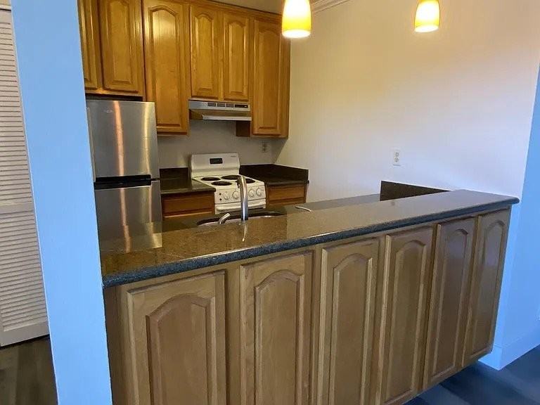 280 Stonegate Cir #1 - Photo 2 of 14