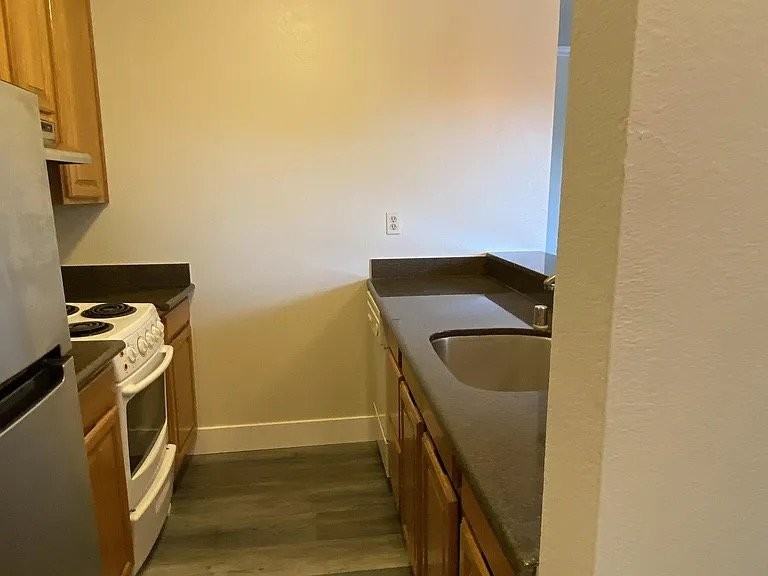 280 Stonegate Cir #1 - Photo 3 of 14