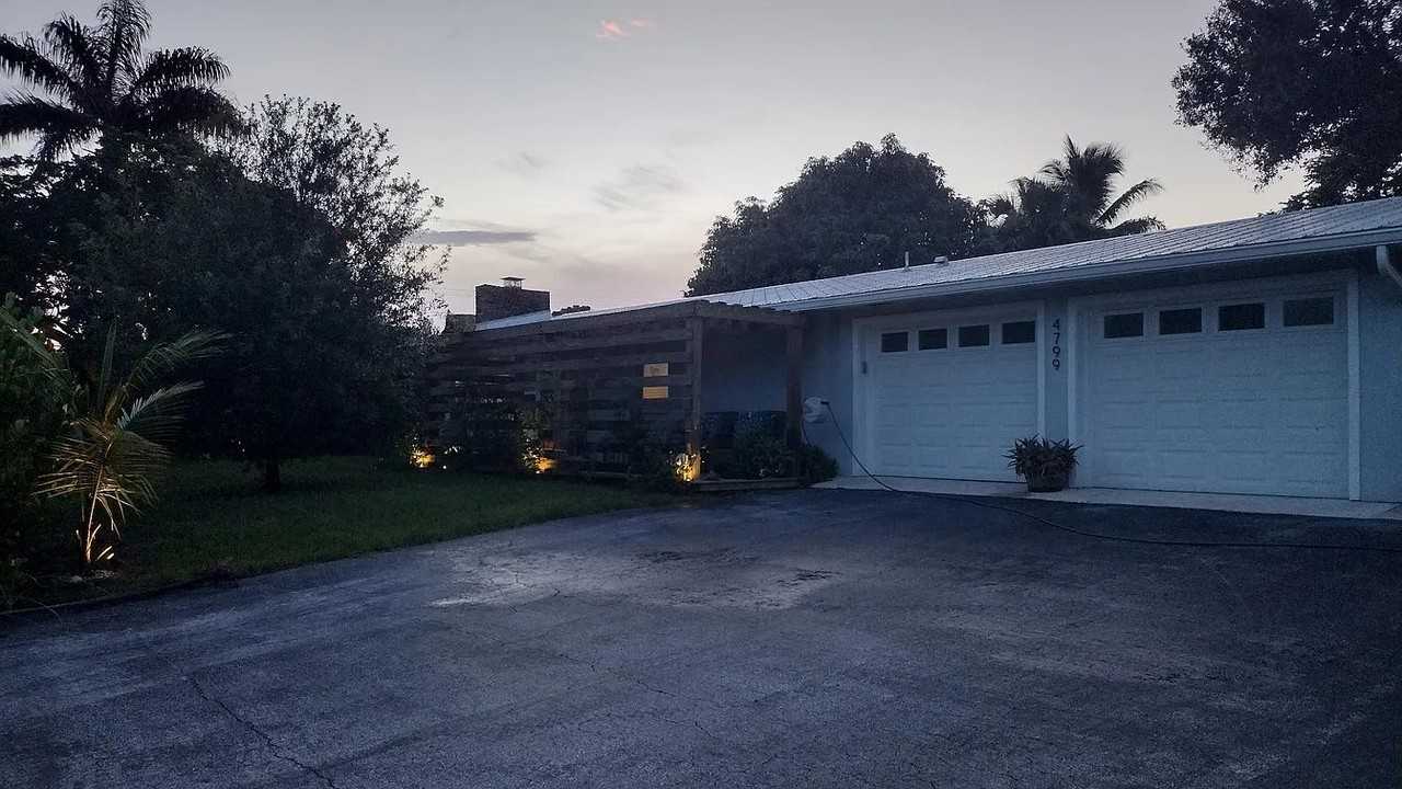 4799 Se Horseshoe Point Rd - Photo 2 of 14