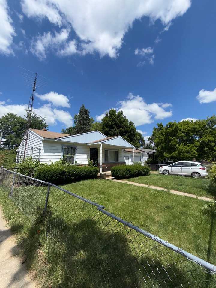 1802 Woodlin Dr - Photo 2 of 20