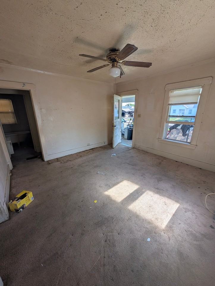715 W Thrush Ave - Photo 2 of 11