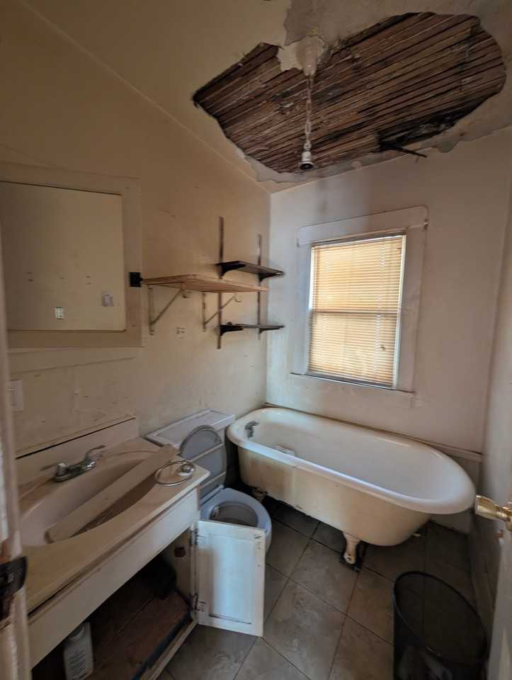 715 W Thrush Ave - Photo 5 of 11