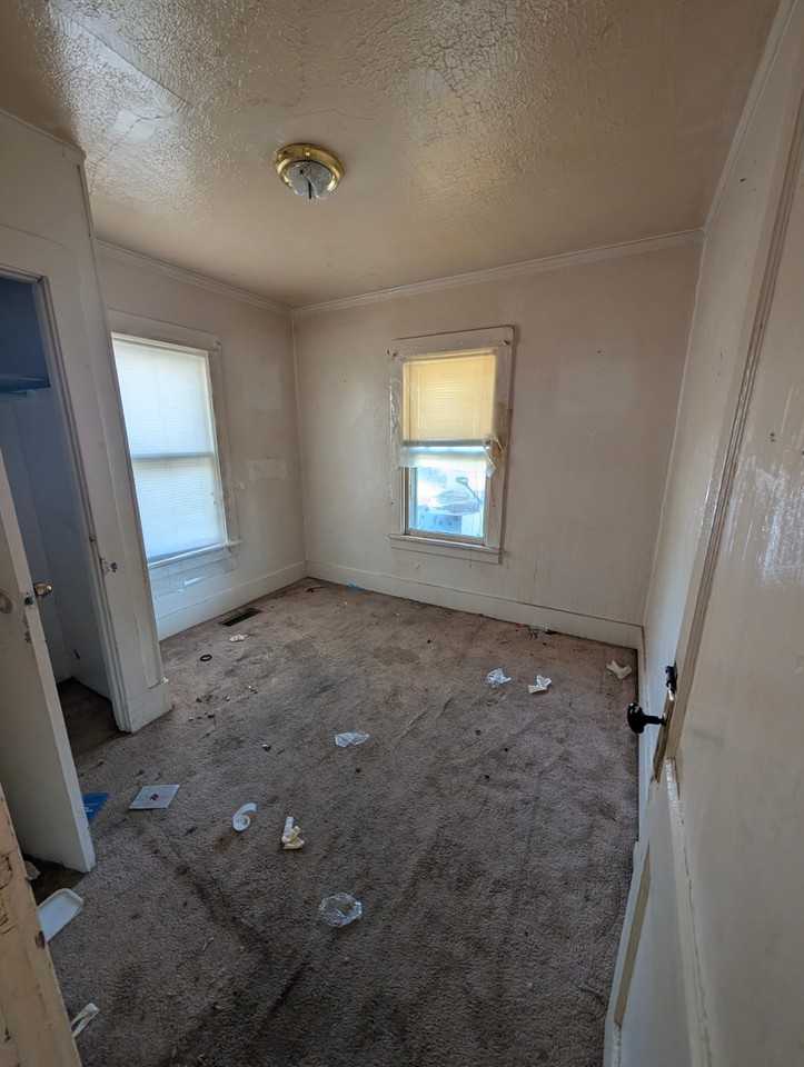715 W Thrush Ave - Photo 6 of 11