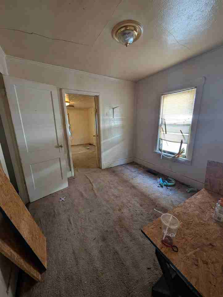 715 W Thrush Ave - Photo 7 of 11