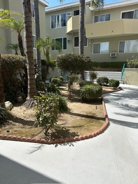 1900 Grace Ave #5 - Photo 2 of 10