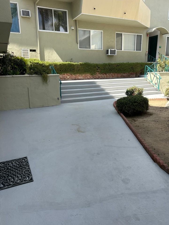 1900 Grace Ave #5 - Photo 6 of 10