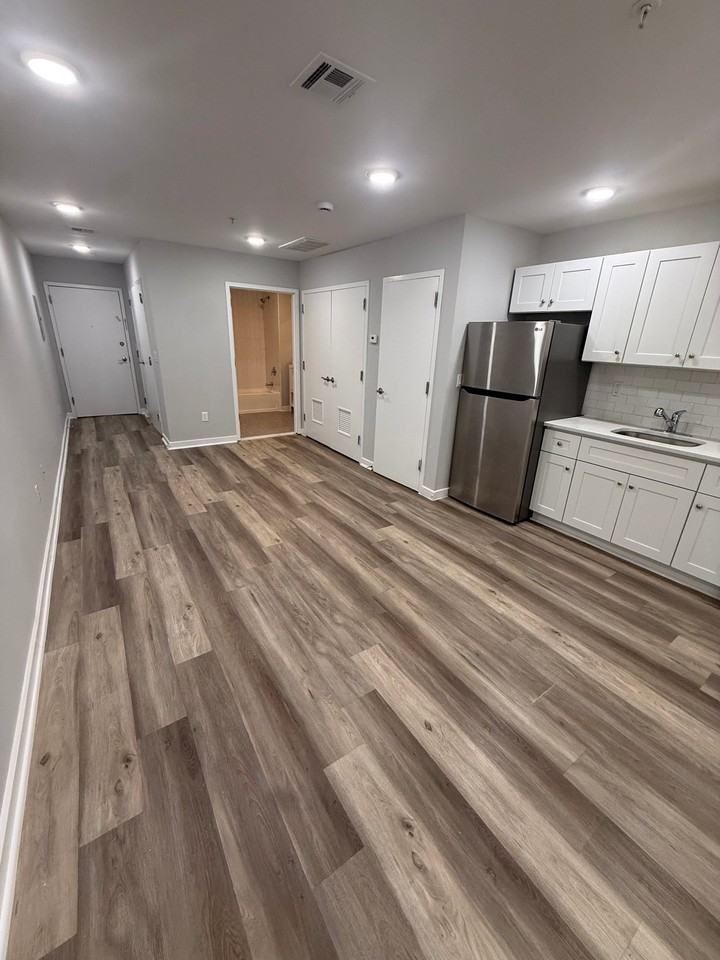 154 Hamilton Ave #202 - Photo 2 of 7