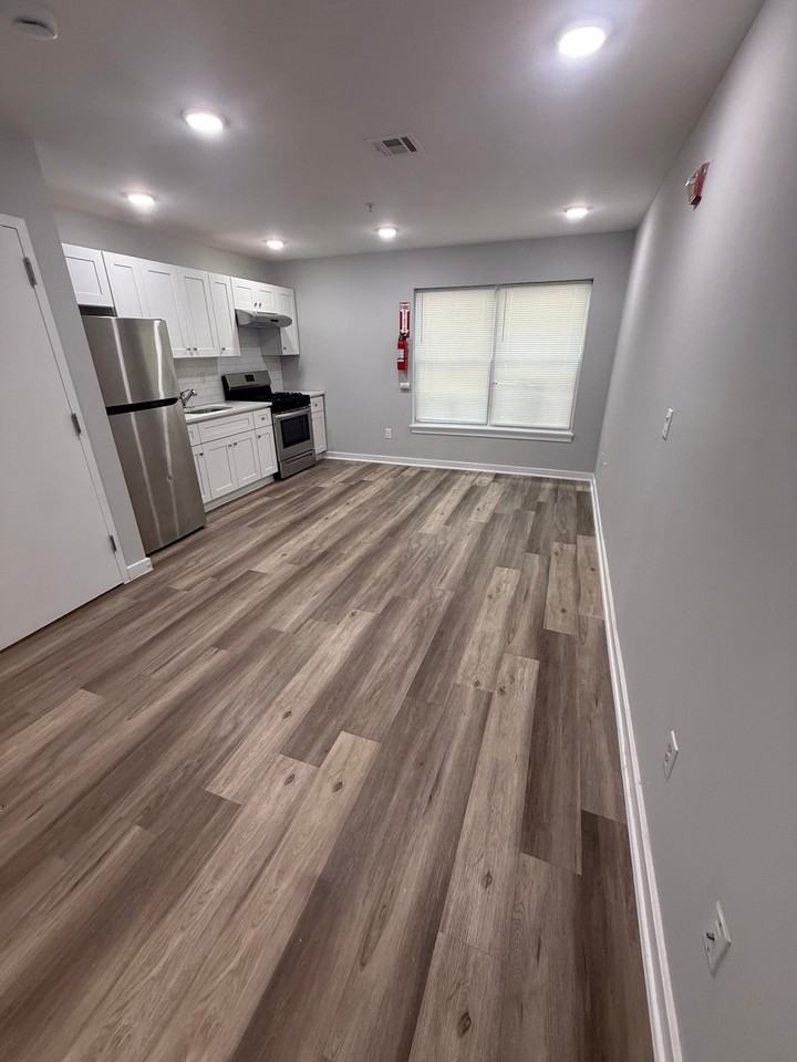 154 Hamilton Ave #202 - Photo 3 of 7