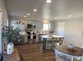 featured image of 675 E Ave