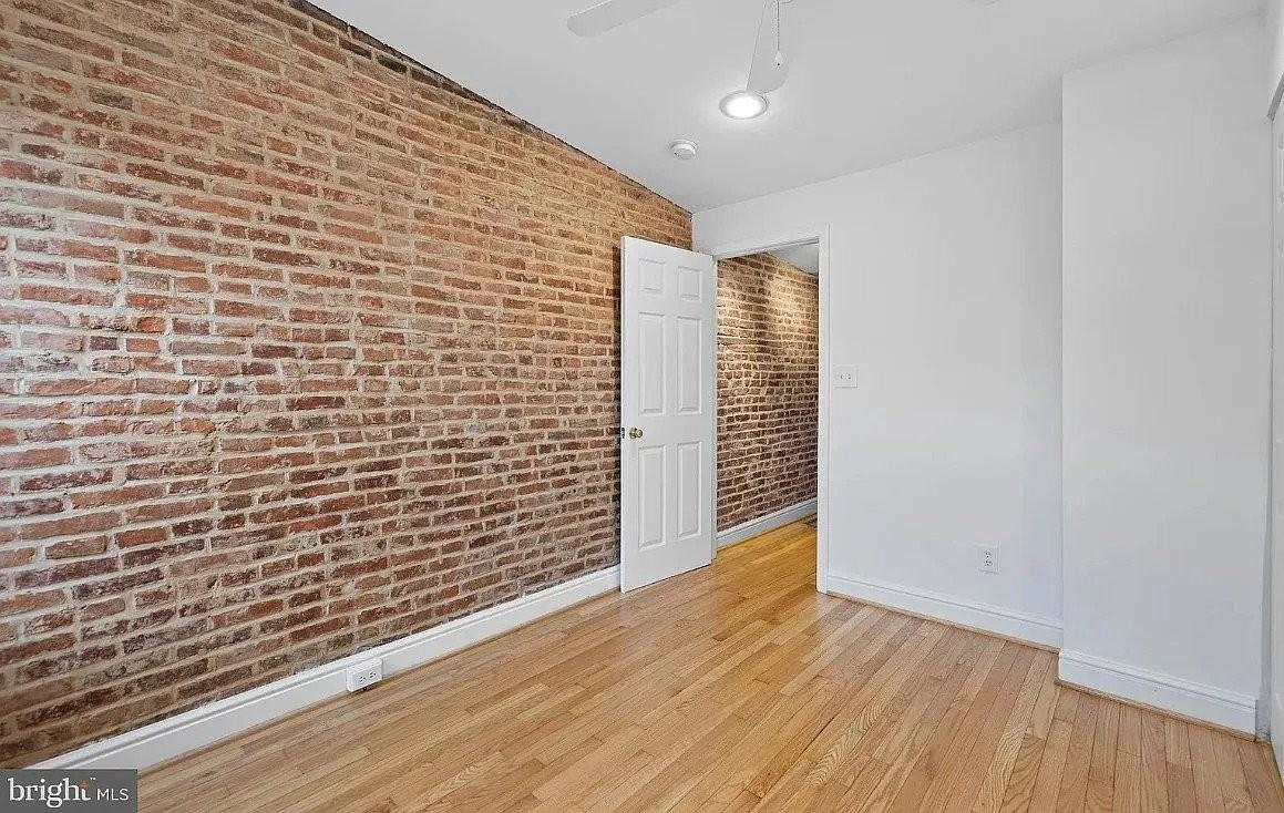 105 E Cross St - Photo 3 of 5
