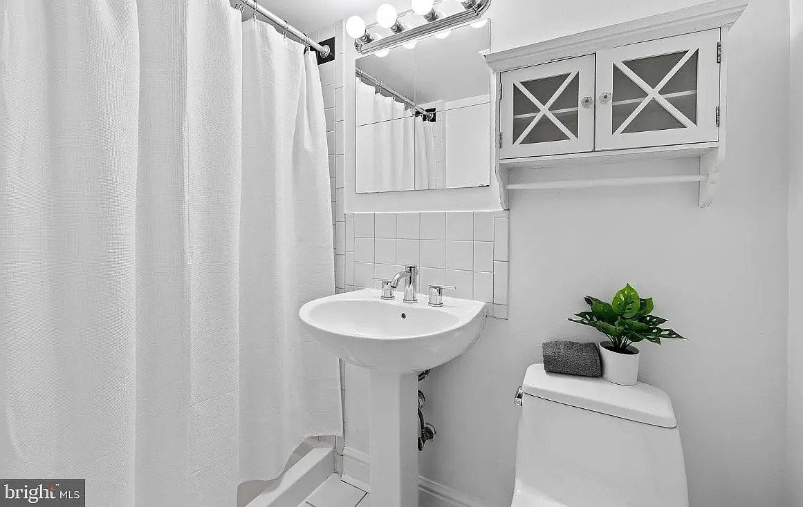 105 E Cross St - Photo 5 of 5