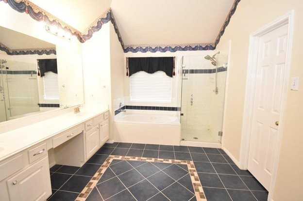3810 Buckley Ln - Photo 3 of 12