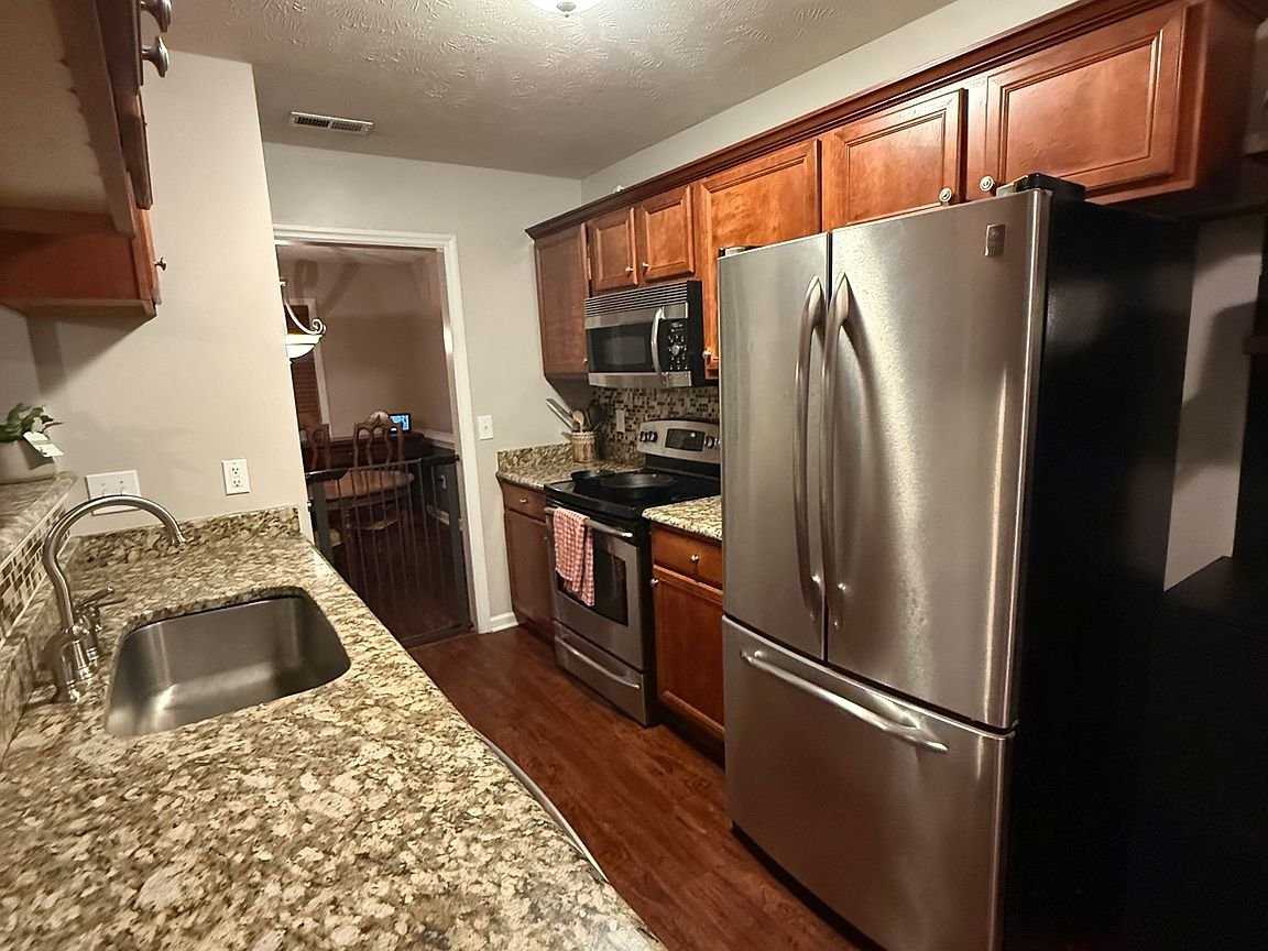 559 Cypress Pond Dr - Photo 2 of 20