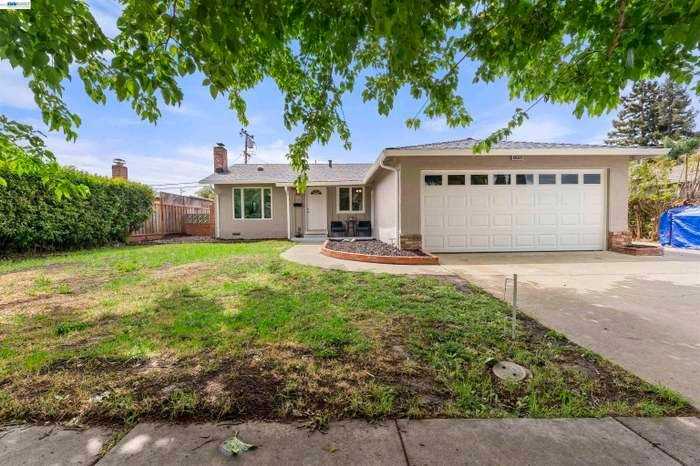 40335 Robin St - Photo 4 of 20