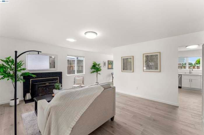 40335 Robin St - Photo 5 of 20