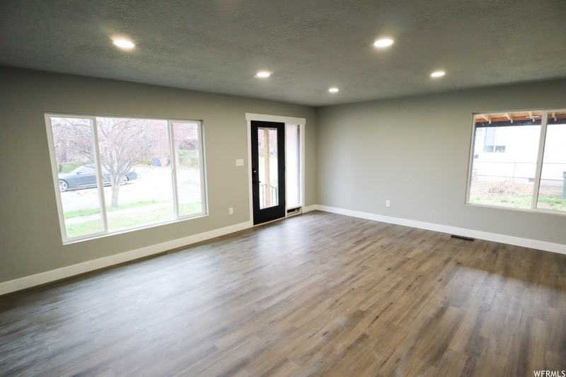 948 E Atkin Ave - Photo 5 of 21