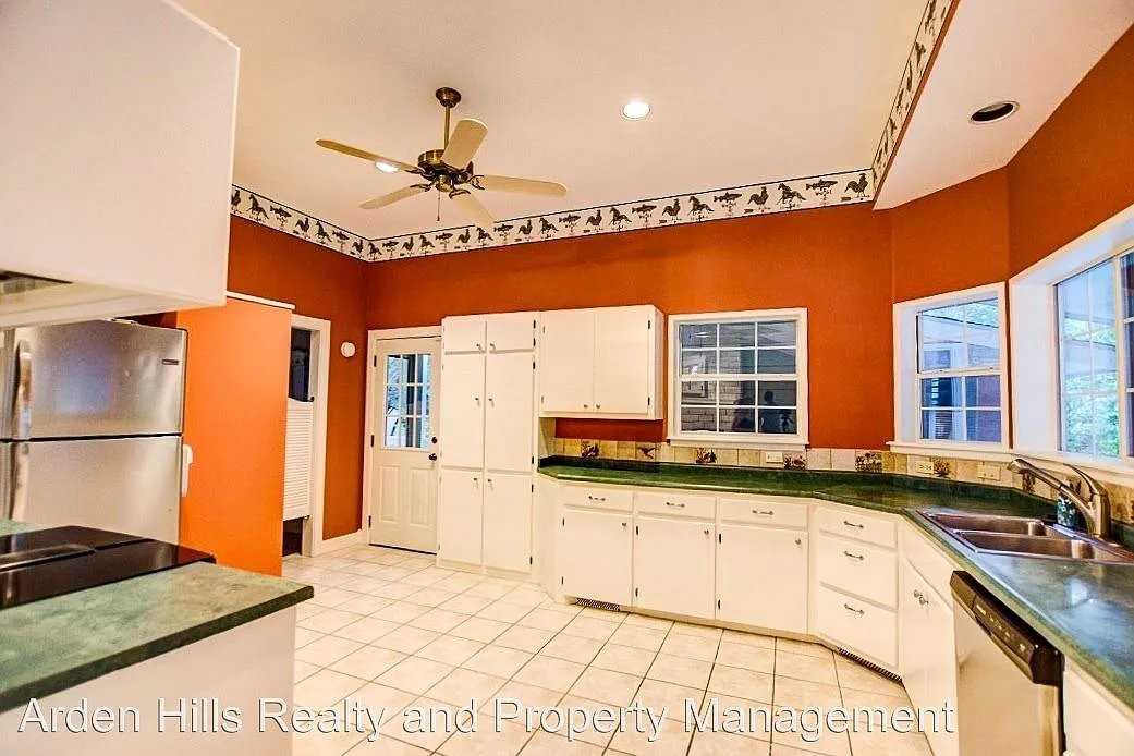 1708 Quinlan Creek Dr - Photo 4 of 12