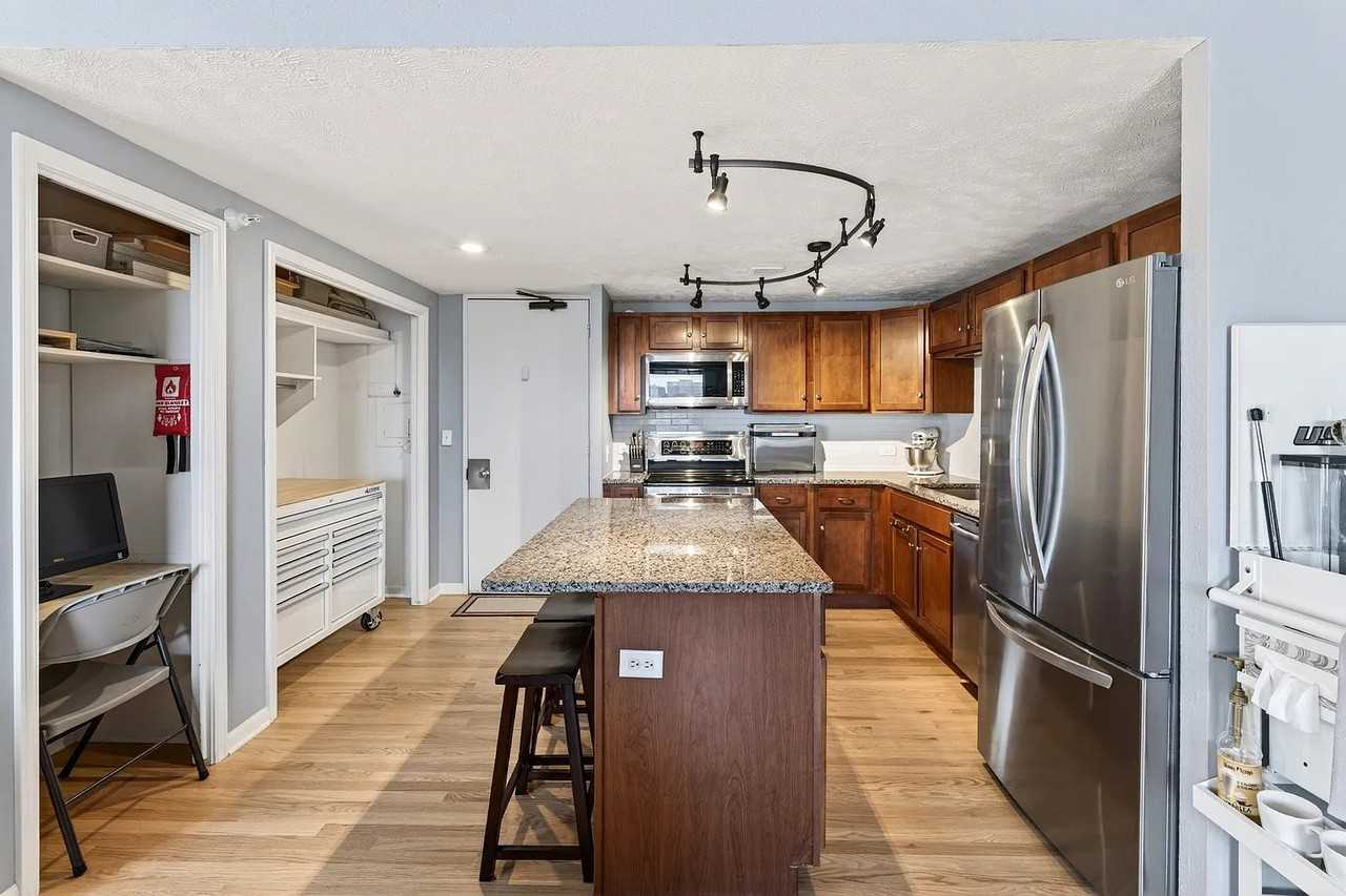 105 N 31st Ave #505 - Photo 4 of 22