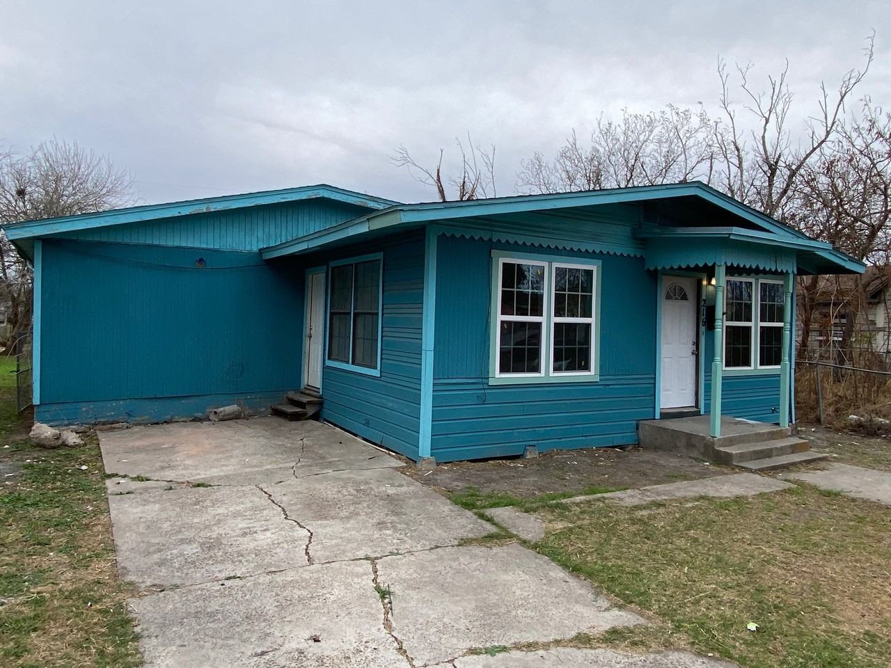 216 W Ave C Robstown Texas - Photo 2 of 20