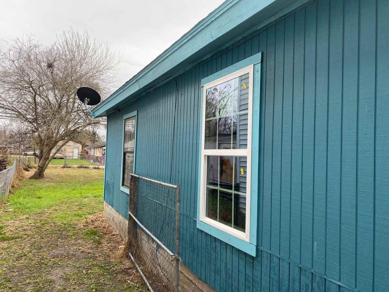 216 W Ave C Robstown Texas - Photo 3 of 20