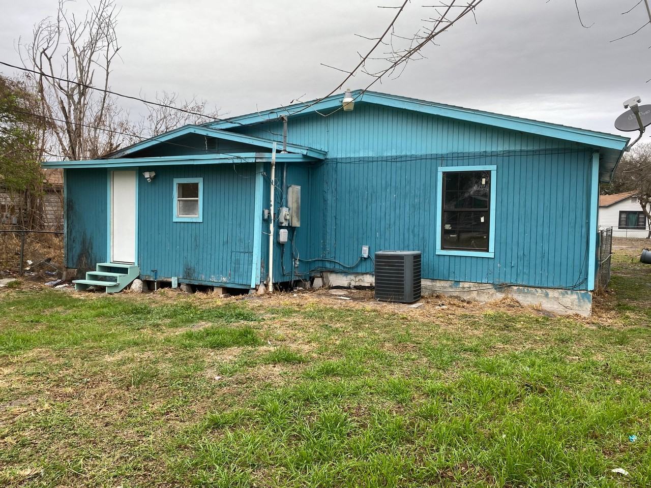 216 W Ave C Robstown Texas - Photo 4 of 20