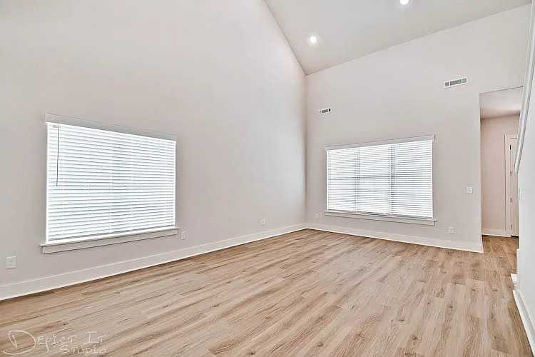 952 Pinnacle St - Photo 2 of 19