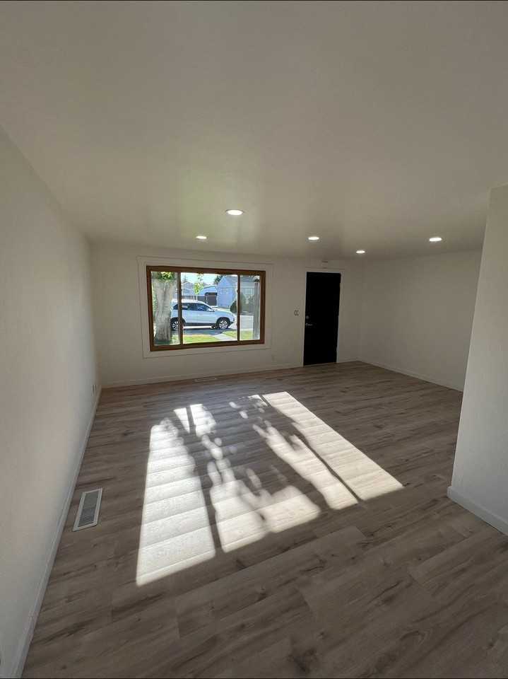 1511 N 18th Ave - Photo 3 of 11