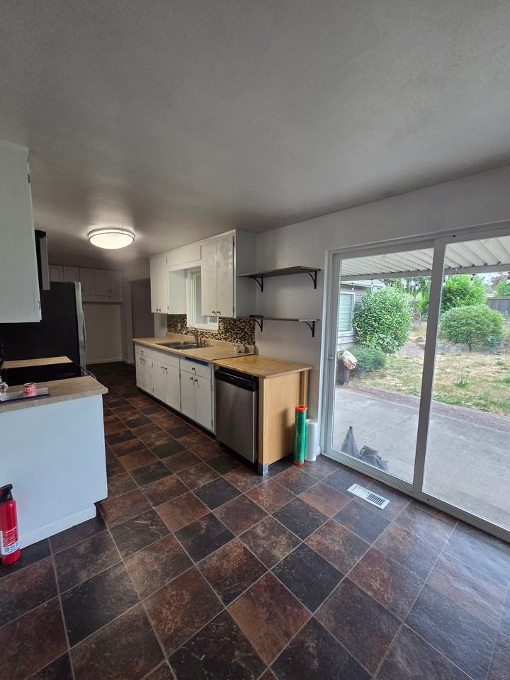 216 Jericho Ave Ne - Photo 7 of 20