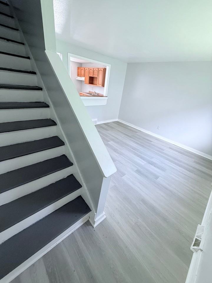 161 Martin St #5 - Photo 5 of 17
