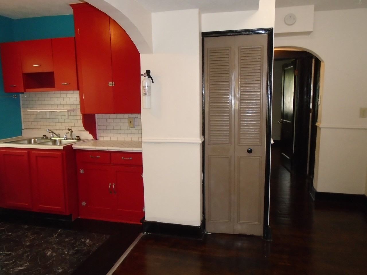 100 N 33rd St #3 - Photo 2 of 16