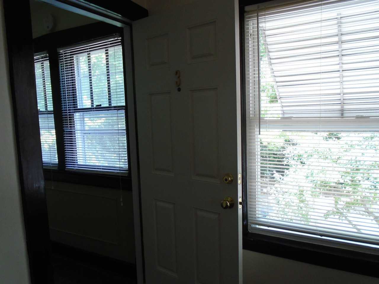100 N 33rd St #3 - Photo 6 of 16