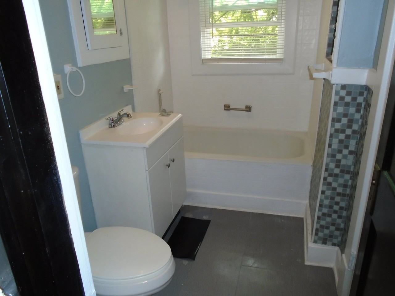 100 N 33rd St #3 - Photo 7 of 16