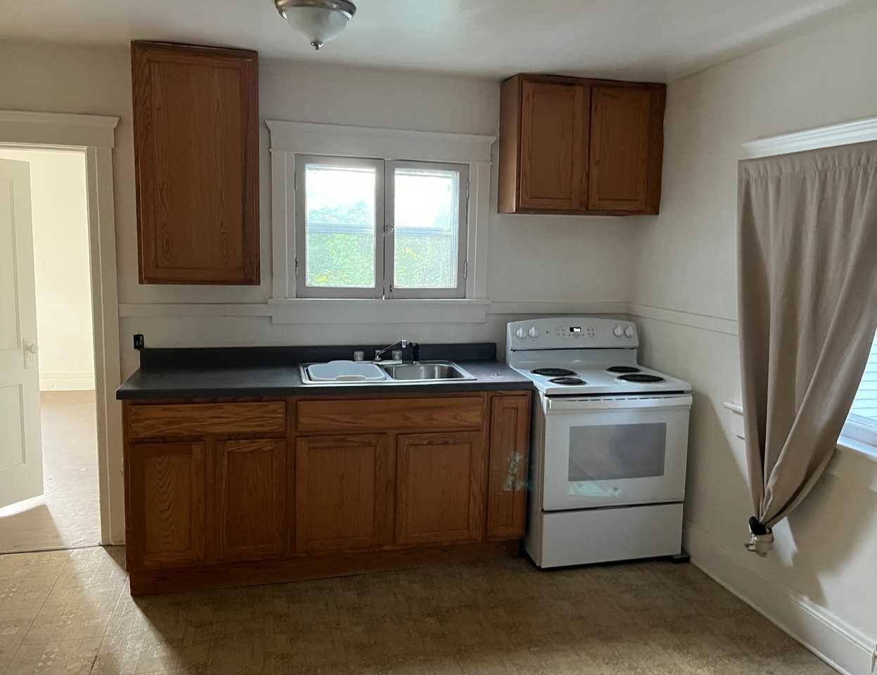 309 3rd St #3C - Photo 2 of 8