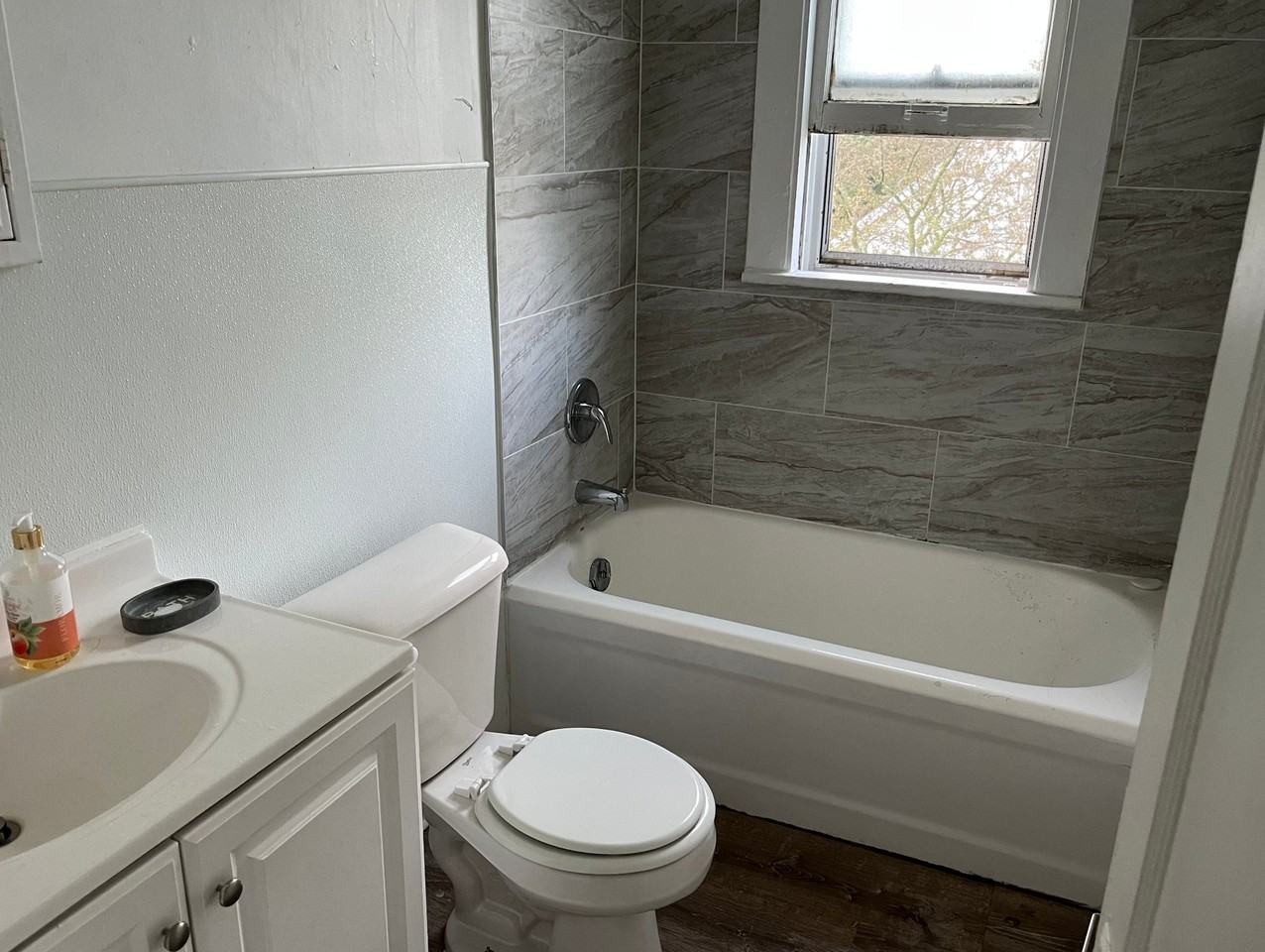 309 3rd St #3C - Photo 4 of 8