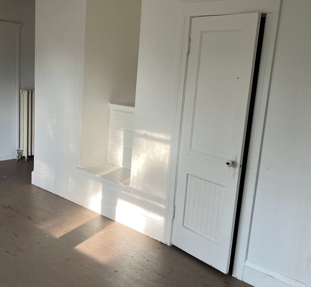 309 3rd St #3C - Photo 6 of 8