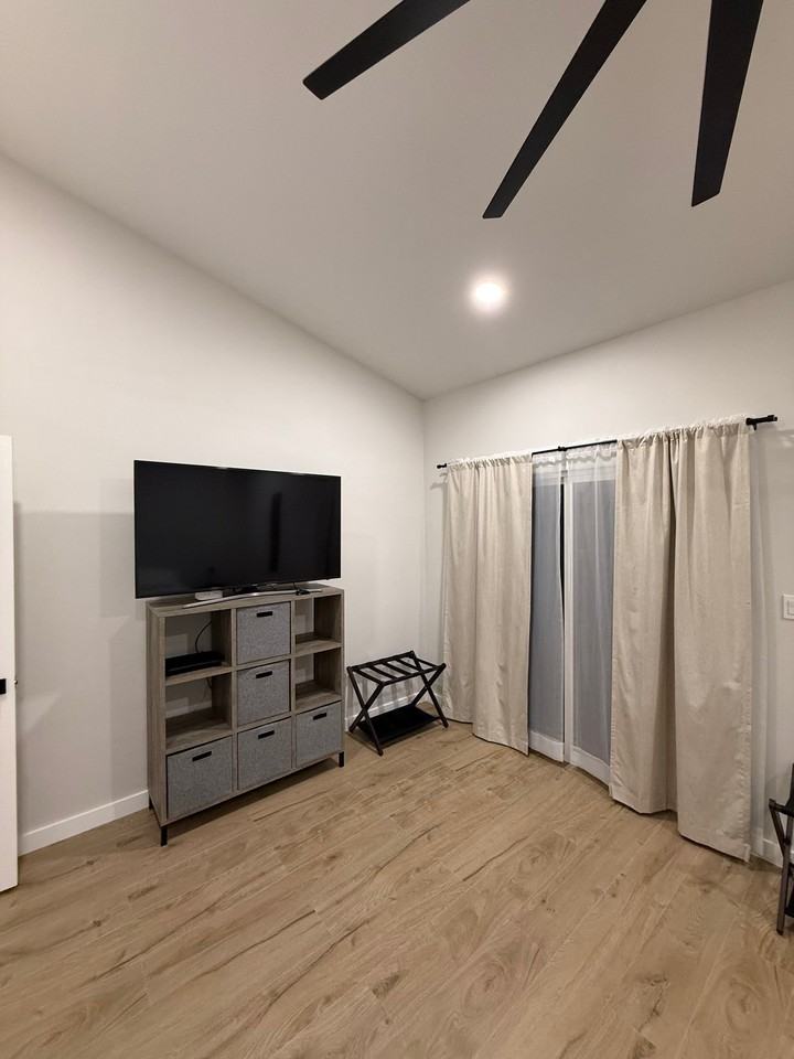 322 W Madison St #2 - Photo 3 of 10
