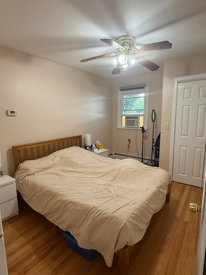 210 Gordon Ave - Photo 3 of 11
