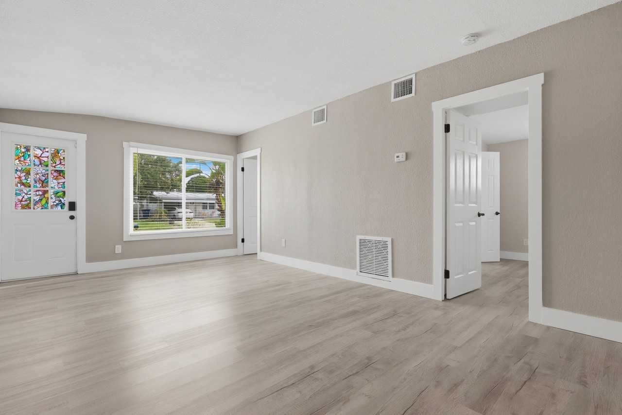 10568 117th Dr - Photo 2 of 20