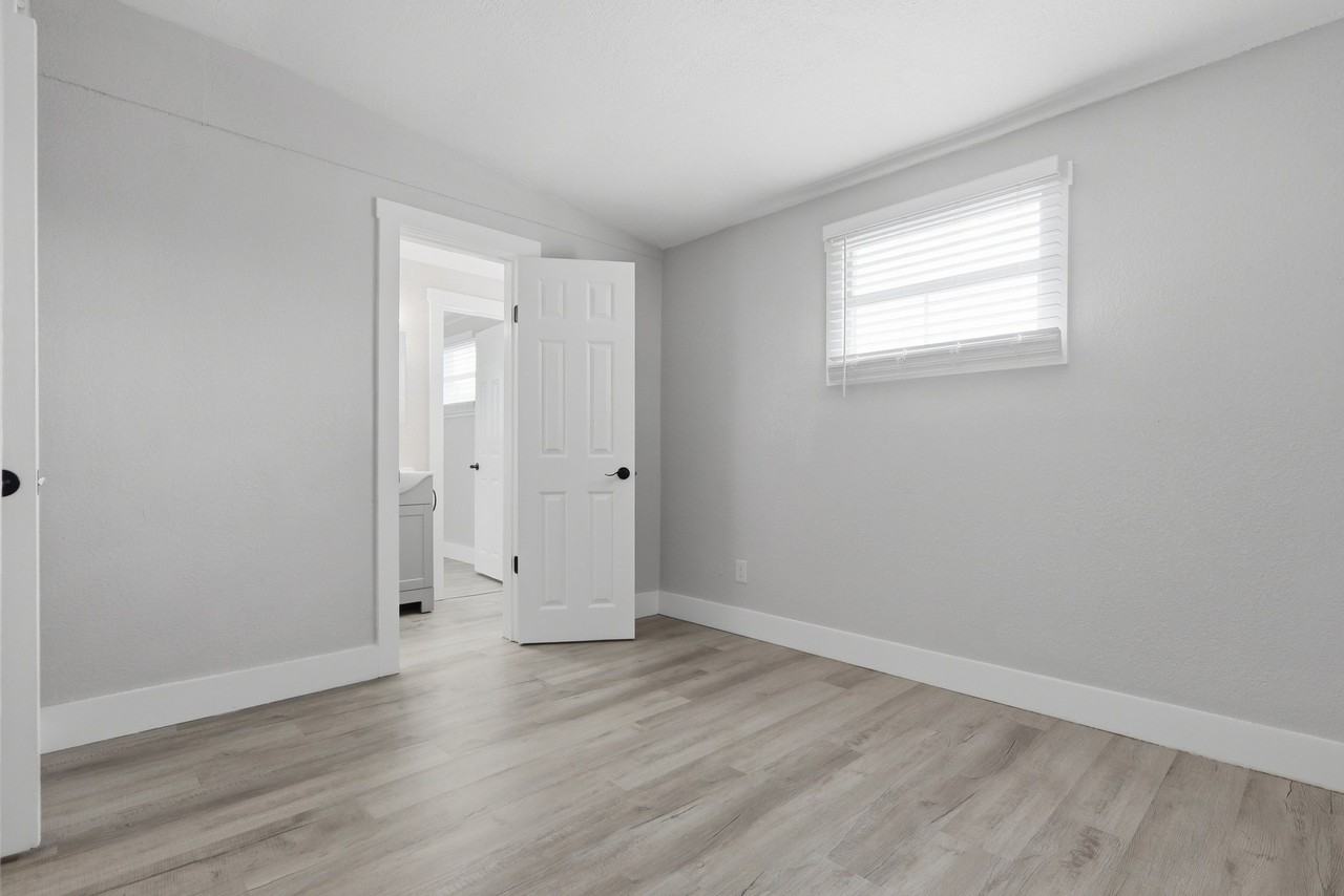 10568 117th Dr - Photo 6 of 20