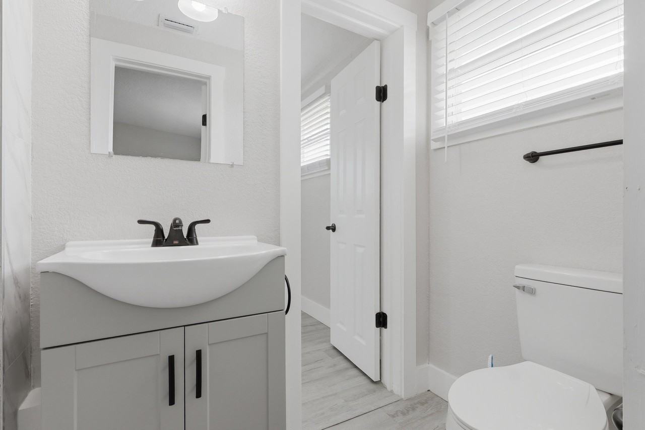 10568 117th Dr - Photo 7 of 20