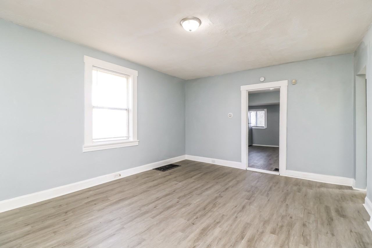 5470 Hamilton Ave - Photo 2 of 6