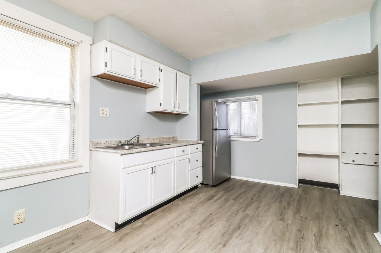 5470 Hamilton Ave - Photo 3 of 6