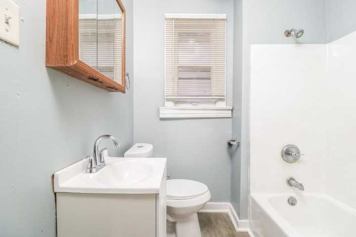 5470 Hamilton Ave - Photo 5 of 6