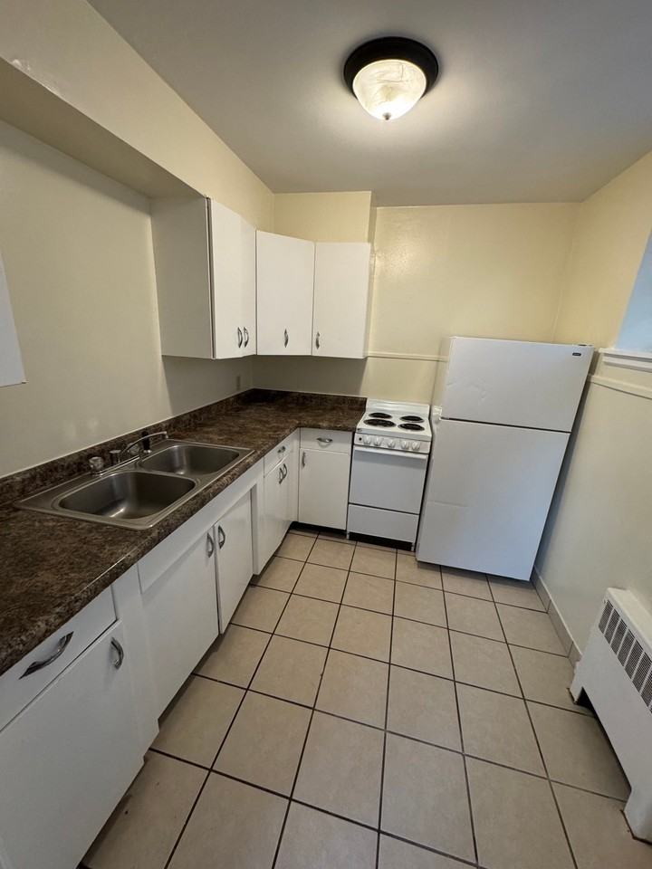 705 Snelling Ave S #B2 - Photo 4 of 11