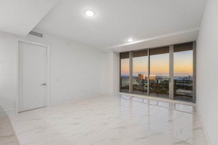220 Lake Shore Drive - Photo 3 of 8